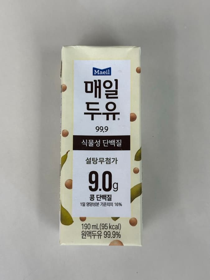 편의점 '매일두유 99.9 플레인' — 1,400원, 단맛이 거의 없어요