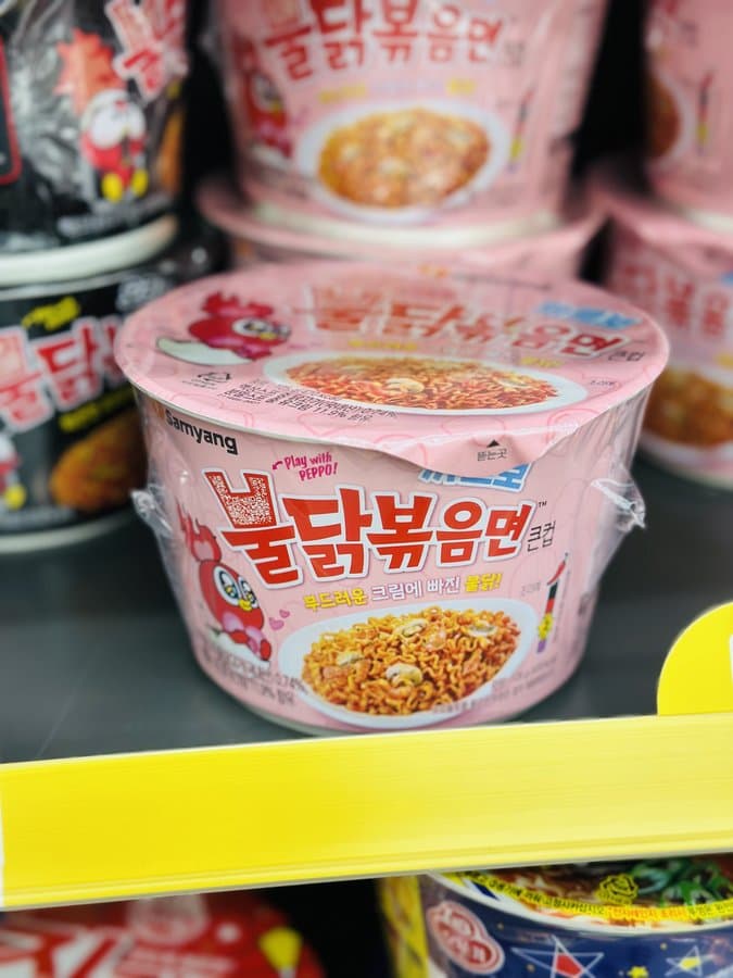 현직자 픽 '불닭볶음면 까르보 큰컵' — 1,800원, 컵라면 중엔 이게 늘 나가요