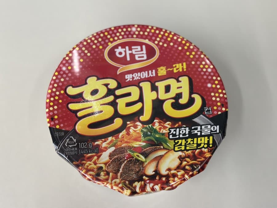 하림 훌라면컵, 다들 안 사가길래 궁금해서 직접 먹어봤어요 — 2,100원