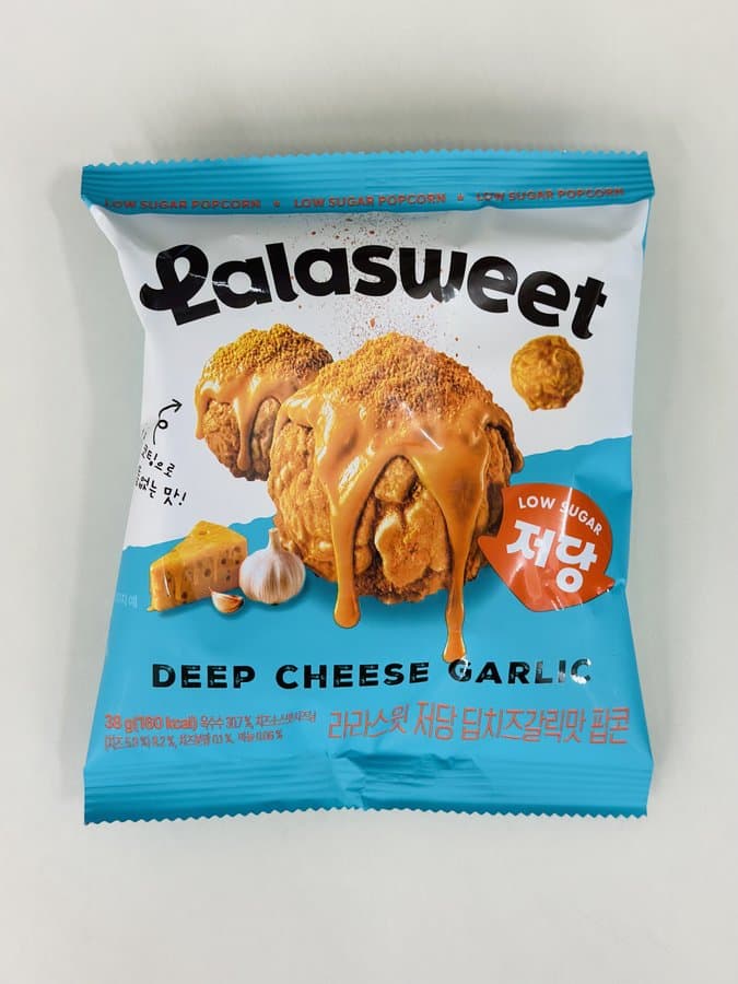 편의점 신상 '라라스윗 저당 딥치즈갈릭맛 팝콘' — 1,900원