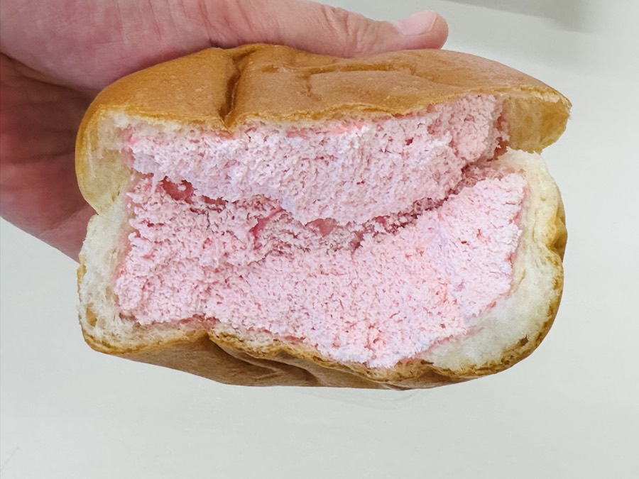 연세우유 딸기생크림빵